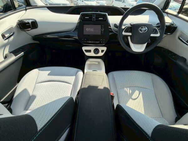 プリウス Sセーフティプラス モデリスタエアロ付