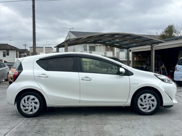 アクア Sスタイルブラック