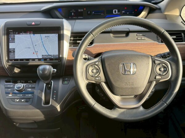 フリード　クロスター ホンダセンシング