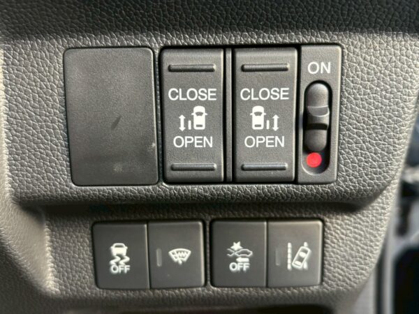 フリード　クロスター ホンダセンシング