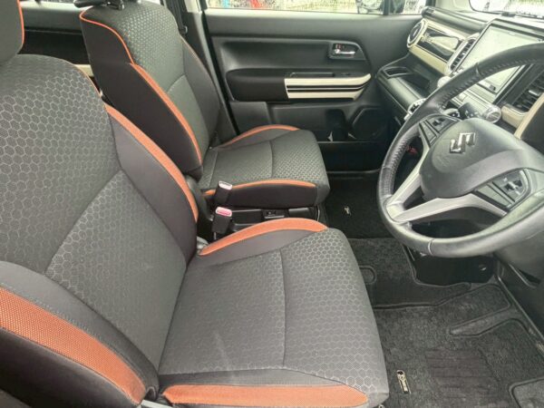 クロスビー　ハイブリッドMZ